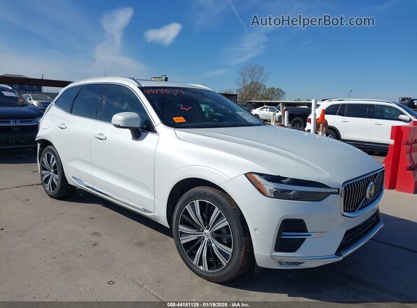 YV4L12REXP1359748 2023 VOLVO XC60 Белый Передняя правая четверть