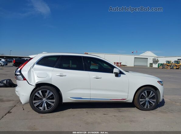 YV4L12REXP1359748 2023 VOLVO XC60 Белый Вид задней части салона
