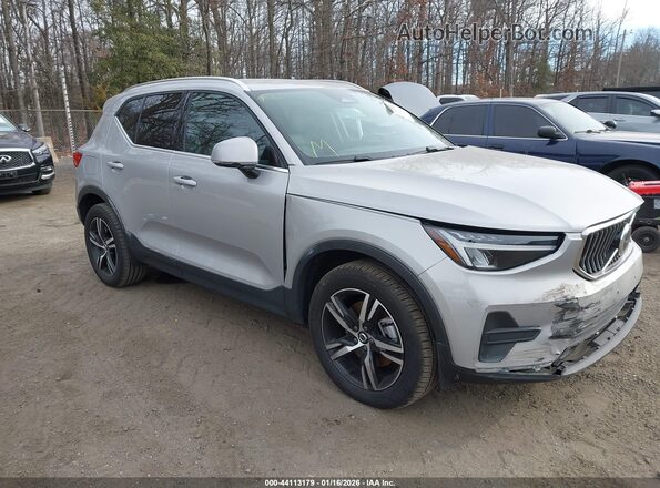 YV4L12UJ8S2520167 2025 VOLVO XC40 Серебряный Передняя правая четверть