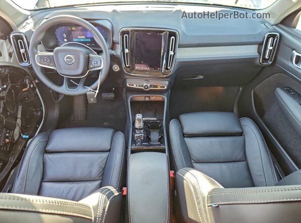 YV4L12UW6P2108509 2023 VOLVO XC40 Белый Вид панели приборов
