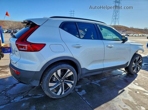 YV4L12UW6P2108509 2023 VOLVO XC40 Белый Задняя правая четверть