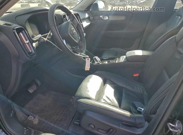 YV4L12UX9P2046970 2023 VOLVO XC40 Black Вид салону спереду