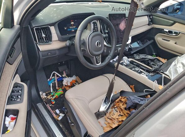 YV4M12PB5S1374258 2025 VOLVO XC90 Silver წინა პანელის ხედი