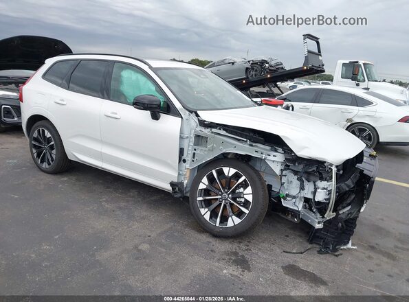YV4M12RC0T1367614 2026 VOLVO XC60 White Przód prawy