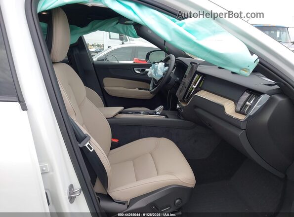 YV4M12RC0T1367614 2026 VOLVO XC60 White Widok wnętrza z przodu