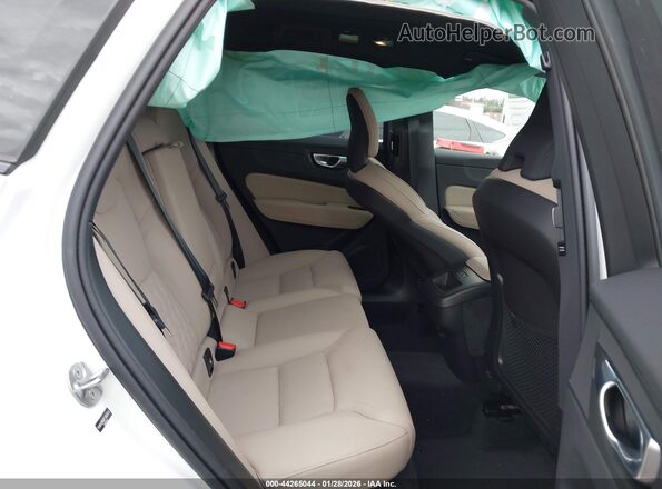 YV4M12RC0T1367614 2026 VOLVO XC60 White Widok naklejki z numerem VIN