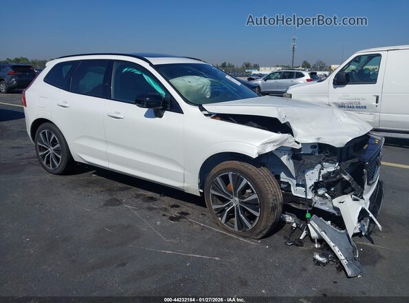 YV4M12RC1S1097288 2025 VOLVO XC60 Белый Передняя правая четверть