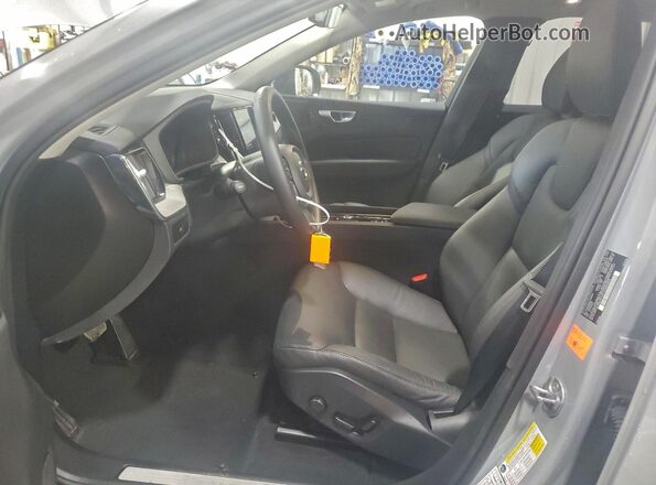 YV4M12RC3S1182682 2025 VOLVO XC60 Серый Вид салона спереди