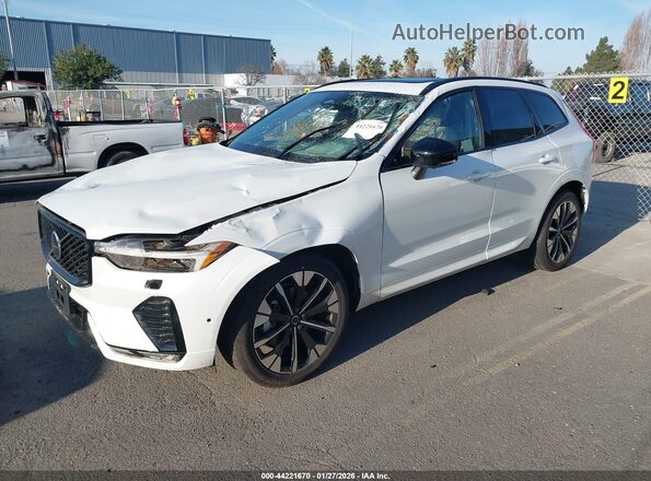 YV4M12RC4T1315130 2026 VOLVO XC60 Белый Передняя левая четверть