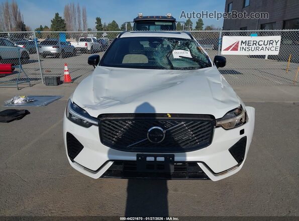 YV4M12RC4T1315130 2026 VOLVO XC60 Белый Вид спереди