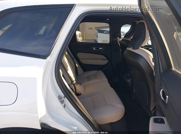 YV4M12RC4T1315130 2026 VOLVO XC60 Белый Вид наклейки с VIN-кодом