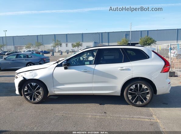 YV4M12RC4T1315130 2026 VOLVO XC60 Белый Панорамный вид салона 360°
