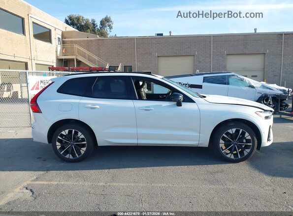 YV4M12RC4T1315130 2026 VOLVO XC60 Белый Вид задней части салона