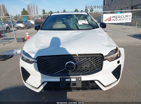 YV4M12RC4T1315130 2026 VOLVO XC60 Белый Вид щитка приборов