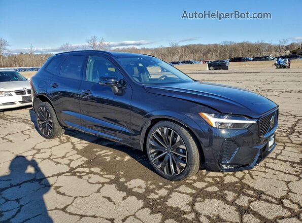YV4M12RM0T1380615 2026 VOLVO XC60 Черный Передняя правая четверть