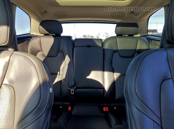 YV4M12RM0T1380615 2026 VOLVO XC60 Черный Вид задних сидений