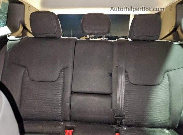 ZACCJABB4JPH10349 2018 JEEP RENEGADE Red Vista de los asientos traseros