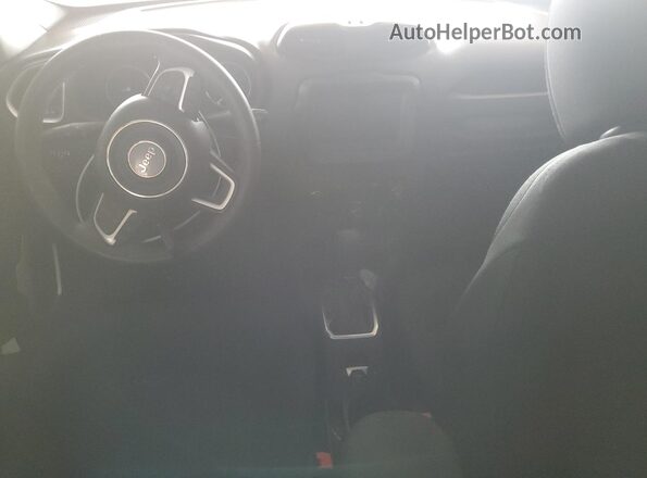 ZACNJABB6KPK68665 2019 JEEP RENEGADE Silver Widok deski rozdzielczej