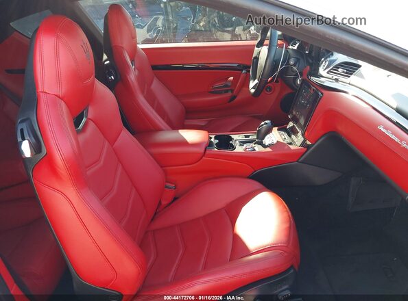 ZAM45VLA3J0255887 2018 MASERATI GRANTURISM White Vista interior delantera