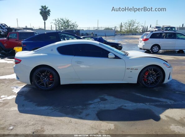 ZAM45VLA3J0255887 2018 MASERATI GRANTURISM White Vista interior trasera