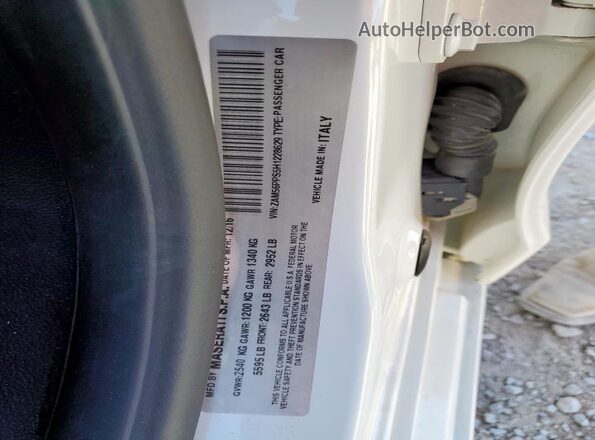 ZAM56PPS5H1228629 2017 MASERATI QUATTROPOR White Widok komory silnika
