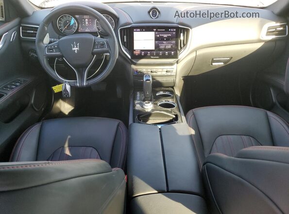ZAM57YSMXPX414075 2023 MASERATI GHIBLI Черный Вид панели приборов