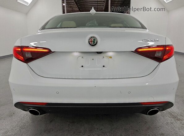 ZARFAECN2H7550790 2017 ALFA ROMEO GIULIA Белый Вид сзади