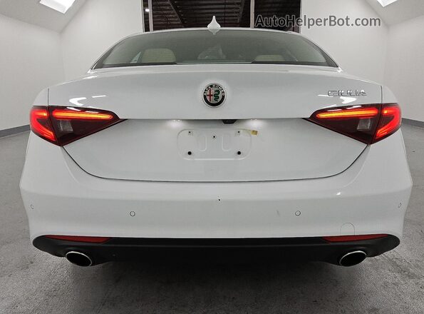 ZARFAECN2H7550790 2017 ALFA ROMEO GIULIA Белый 