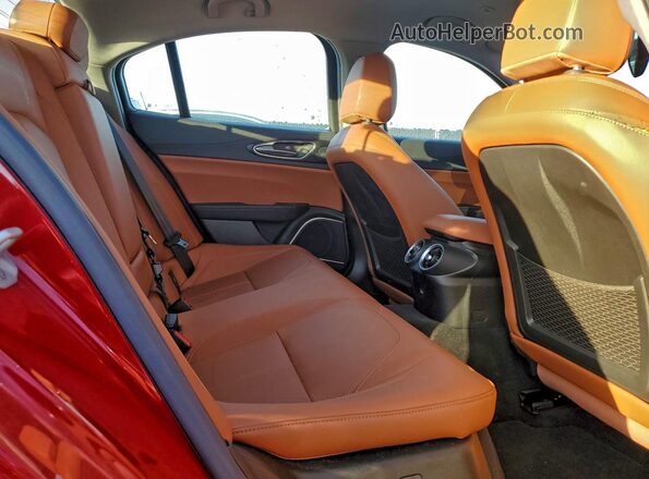 ZARFAMAN0L7630904 2020 ALFA ROMEO GIULIA Red Vista de los asientos traseros