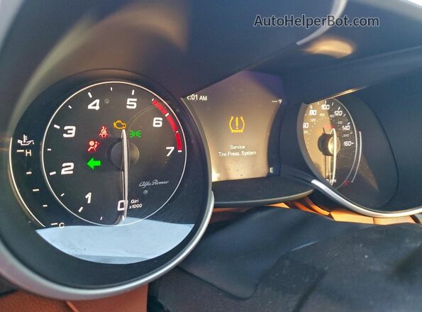 ZARFAMAN0L7630904 2020 ALFA ROMEO GIULIA Red Vista del cuadro de instrumentos