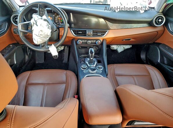 ZARFAMAN0L7630904 2020 ALFA ROMEO GIULIA Red Vista del salpicadero