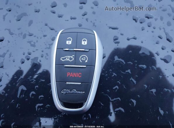 ZARFAMAN1P7668325 2023 ALFA ROMEO GIULIA Черный Вид панели приборов