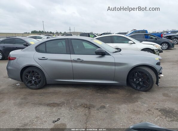 ZARFAMAN3M7644958 2021 ALFA ROMEO GIULIA Silver Widok wnętrza 360 stopni