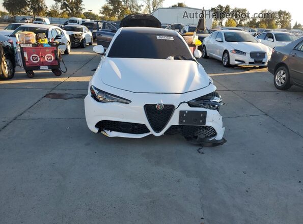 ZARFAMAN9P7671697 2023 ALFA ROMEO GIULIA Белый Вид спереди