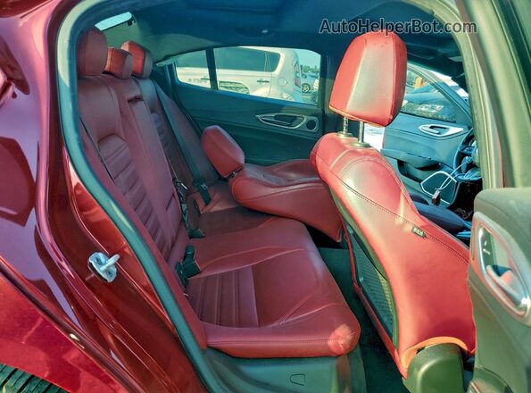 ZARFAMBN0P7671070 2023 ALFA ROMEO GIULIA Красный Вид задних сидений