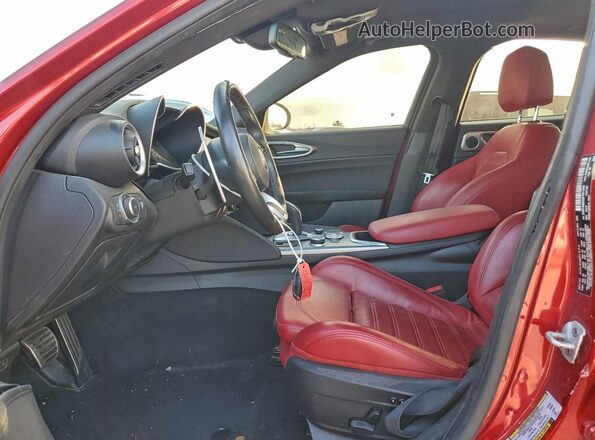 ZARFAMBN0P7671070 2023 ALFA ROMEO GIULIA Красный Вид салона спереди