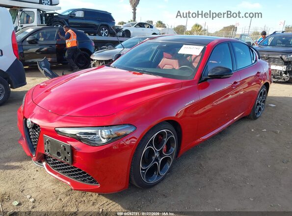 ZARFAMBN3P7676280 2023 ALFA ROMEO GIULIA Красный Передняя левая четверть
