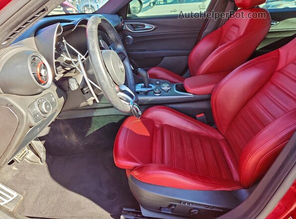 ZARFAMBN5N7660501 2022 ALFA ROMEO GIULIA Красный Вид салона спереди