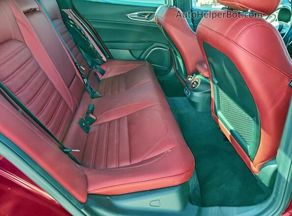 ZARFAMBN5N7660501 2022 ALFA ROMEO GIULIA Красный Вид задних сидений
