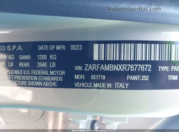 ZARFAMBNXR7677672 2024 ALFA ROMEO GIULIA Синий Вид подкапотного пространства
