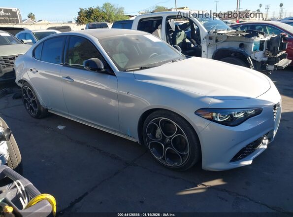 ZARFAMBNXR7677672 2024 ALFA ROMEO GIULIA Синий Передняя правая четверть