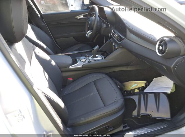 ZARFAMBNXR7677672 2024 ALFA ROMEO GIULIA Синий Вид салона спереди