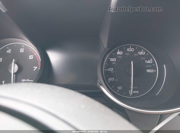 ZARFANBN0P7669101 2023 ALFA ROMEO GIULIA Белый Вид задних сидений