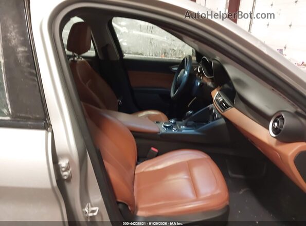 ZARFANBN3K7611671 2019 ALFA ROMEO GIULIA Белый Вид салона спереди