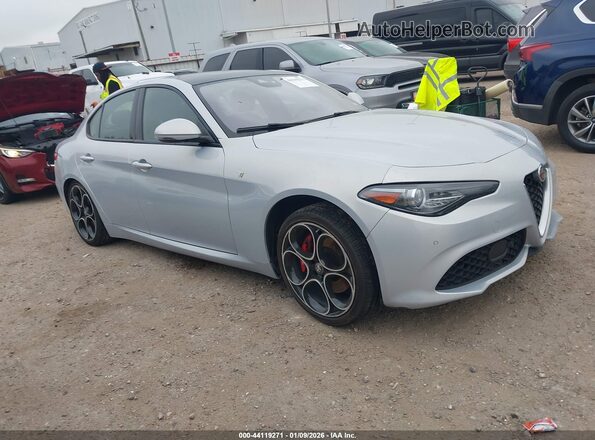 ZARFANBN3P7670985 2023 ALFA ROMEO GIULIA Серебряный Передняя правая четверть