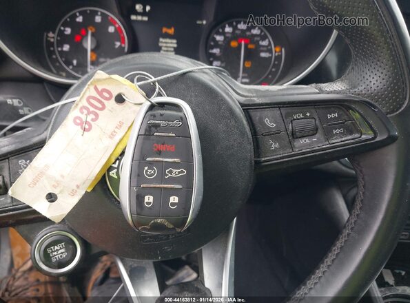 ZARFANBN6N7655152 2022 ALFA ROMEO GIULIA Черный Вид панели приборов