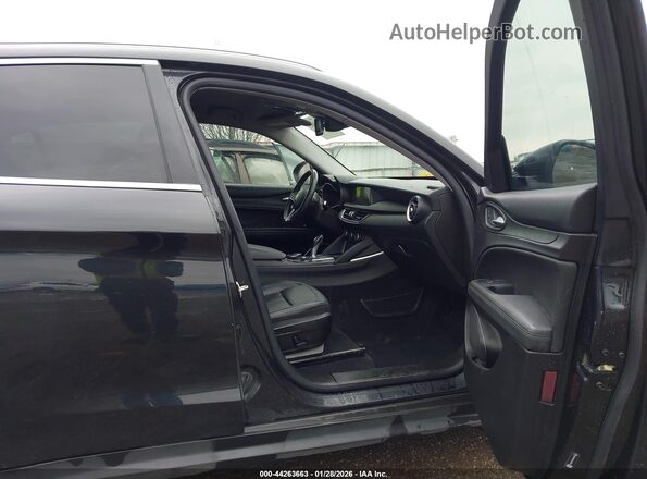 ZASFAKAN1J7B79825 2018 ALFA ROMEO STELVIO Black Front interior view