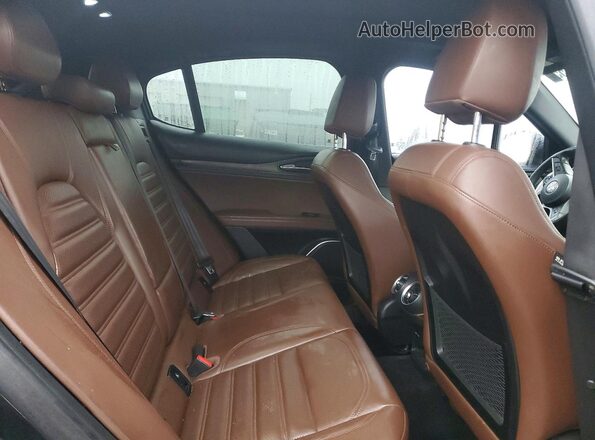 ZASFAKNN4J7B87816 2018 ALFA ROMEO STELVIO Черный Вид задней части салона