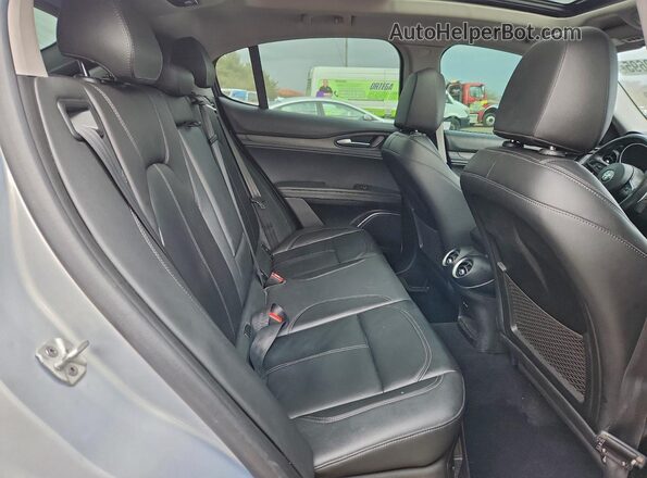 ZASPAKBN0L7C92364 2020 ALFA ROMEO STELVIO Серебряный Вид задней части салона