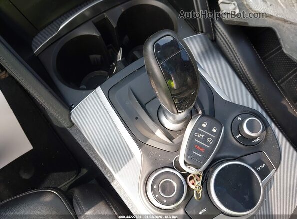 ZASPAKBN1K7C40661 2019 ALFA ROMEO STELVIO Белый Вид панели приборов